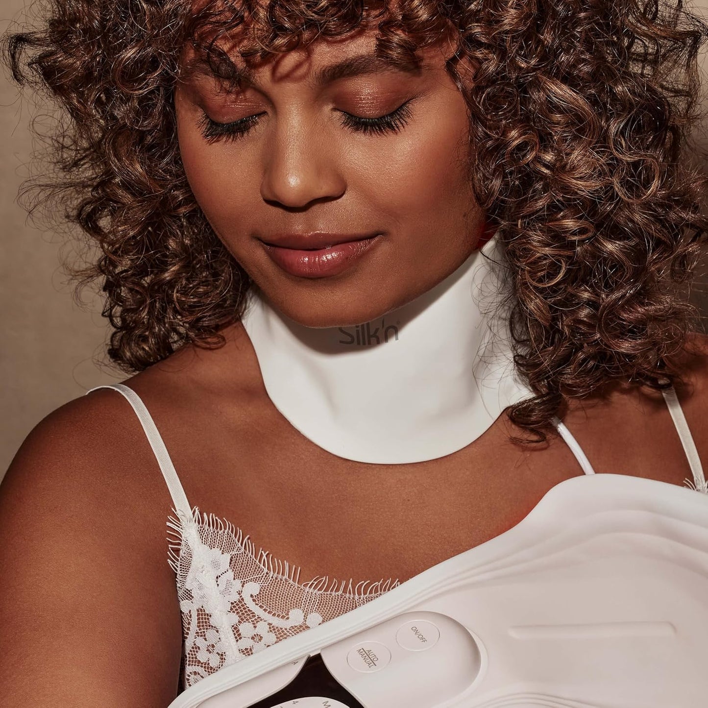 Máscara LED para el Cuello Silk´n - Masaje con luz para un cuello más joven