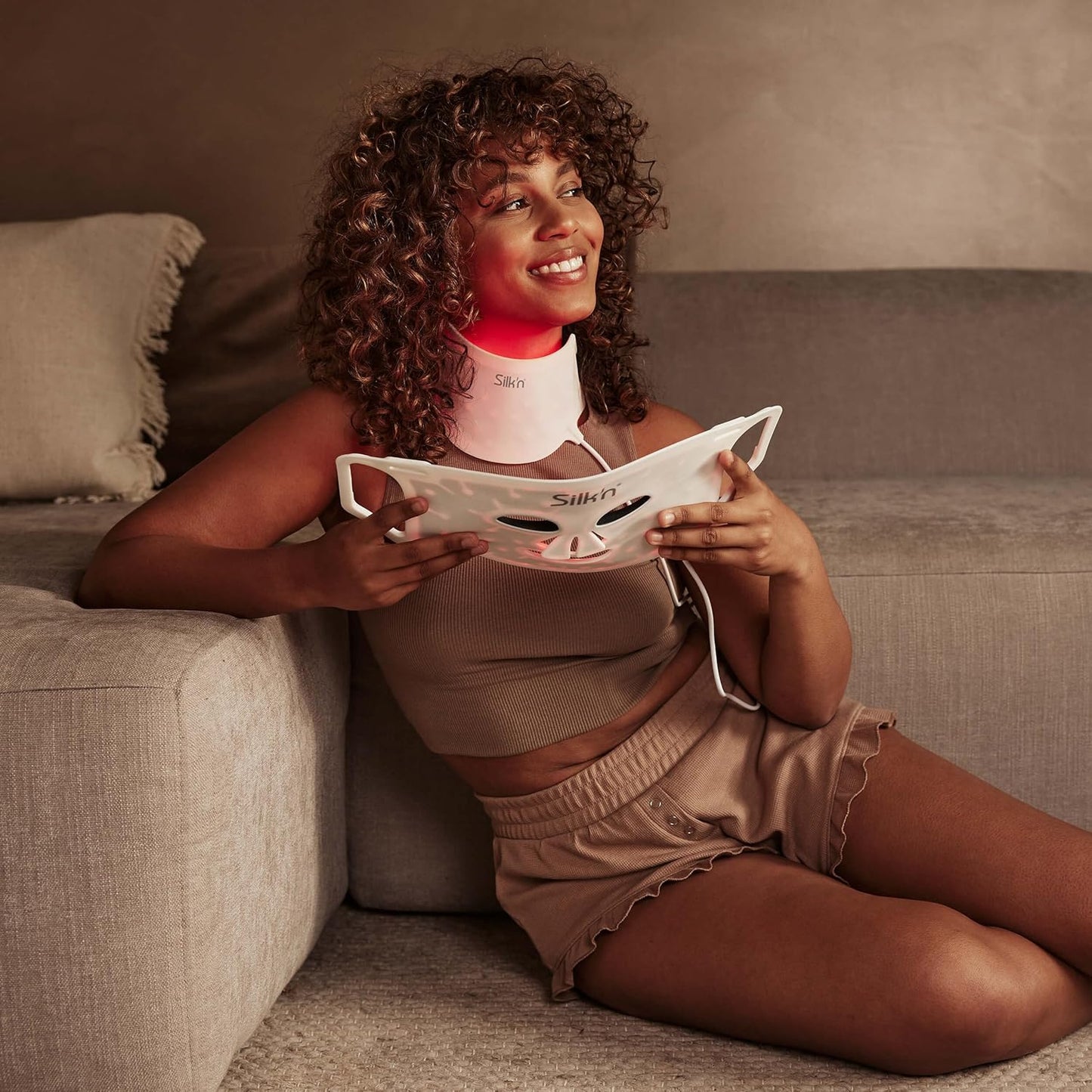 Máscara LED para el Cuello Silk´n - Masaje con luz para un cuello más joven